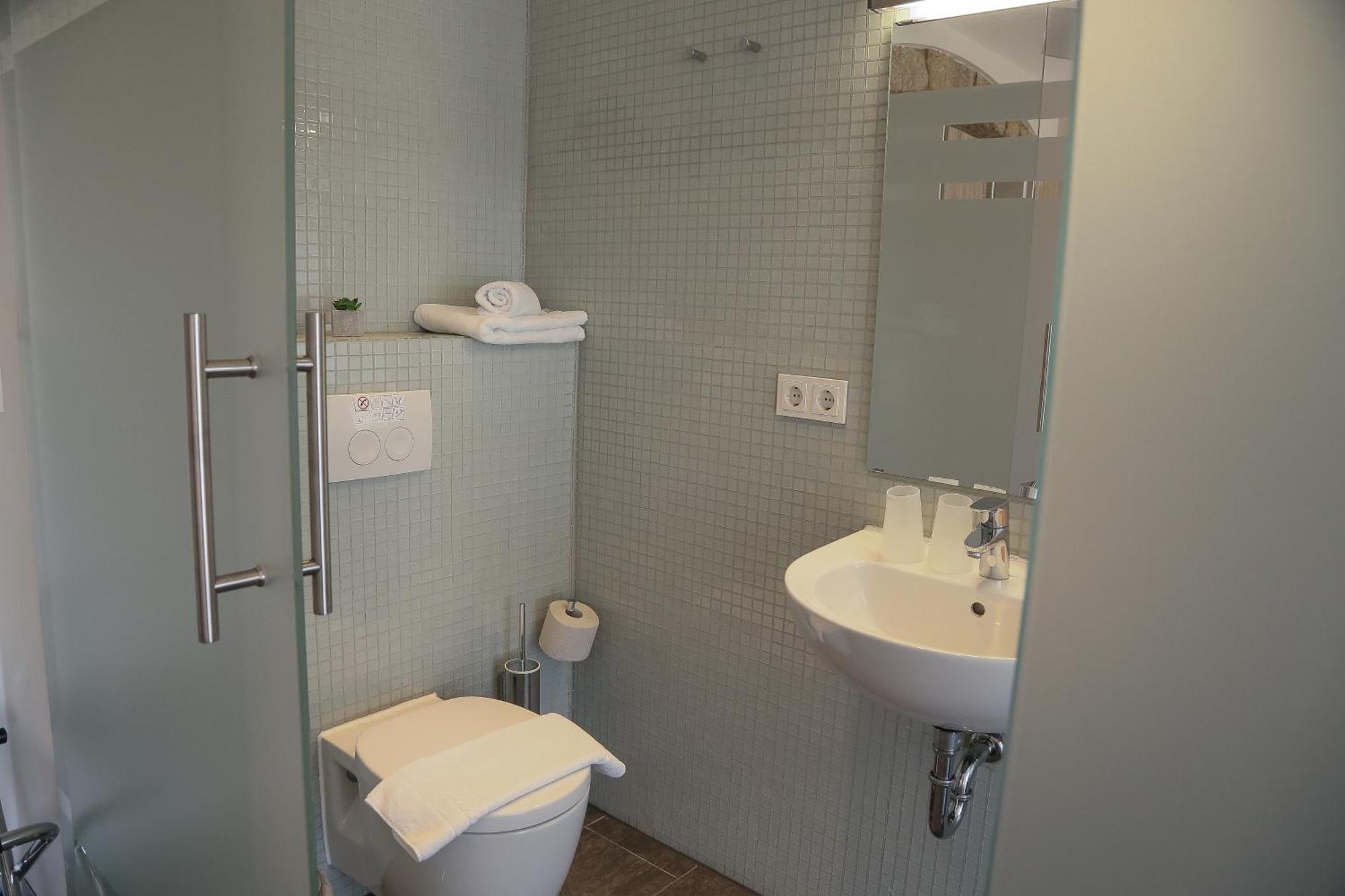Deluxe Double Room,1553920909:JPEG