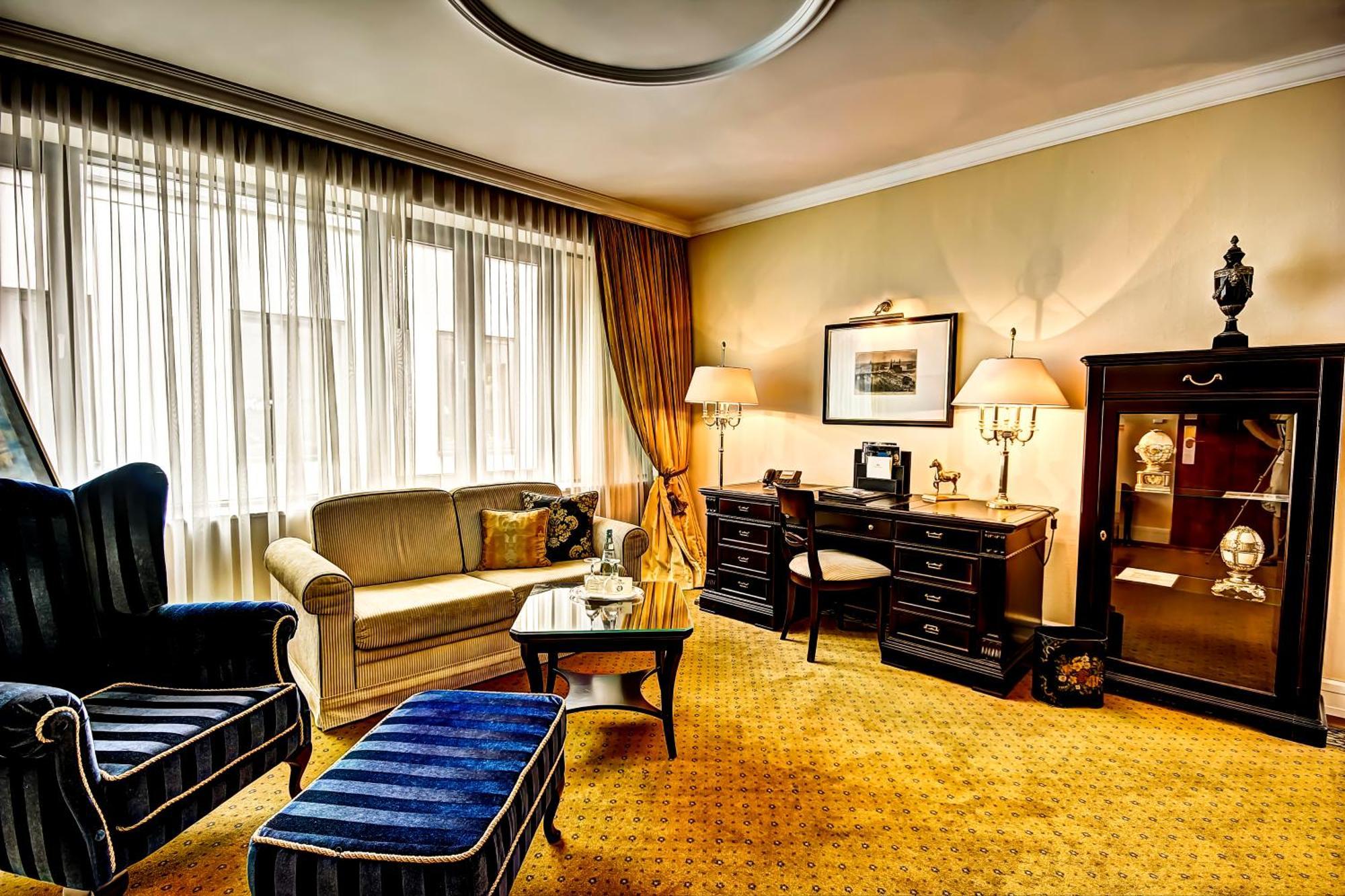 Executive Suite View,1555775512:JPEG