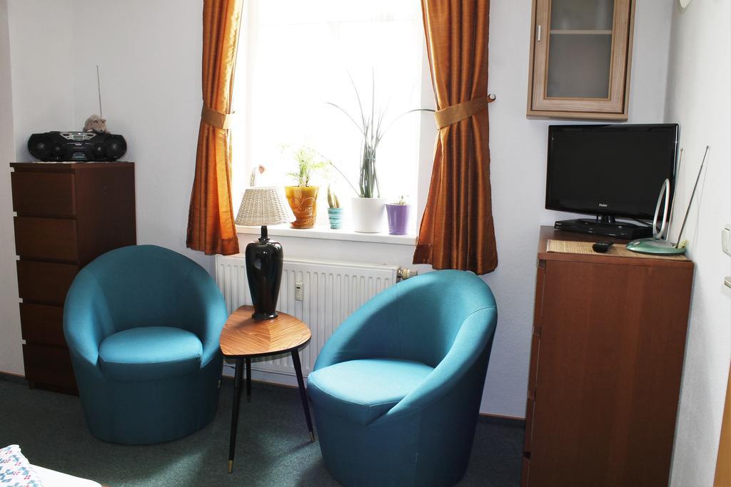 One-Bedroom Apartment,329391982:JPEG